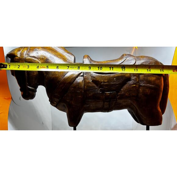 Vintage-Style Wooden Horse Figurine, Hand-Carved, Mounted On A Black Base - Picture 9 of 10